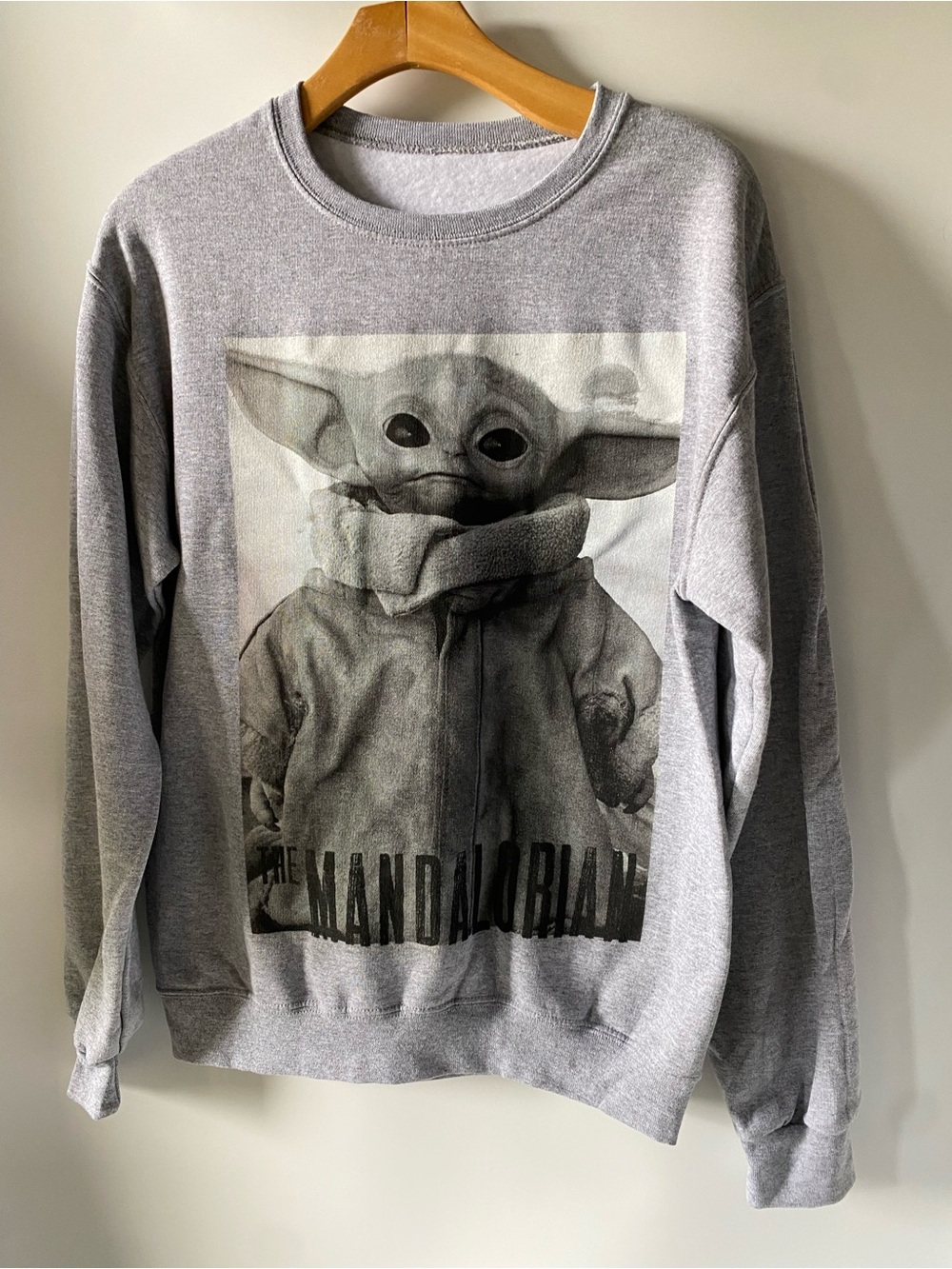 Baby Yoda Graphic Crewneck Sweatshirt Gray Mandalorian “The Child” Unisex Fit
